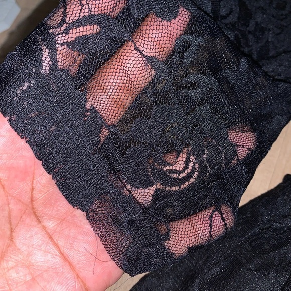 Lace, long sleeve blouse 🖤 - Picture 5 of 7